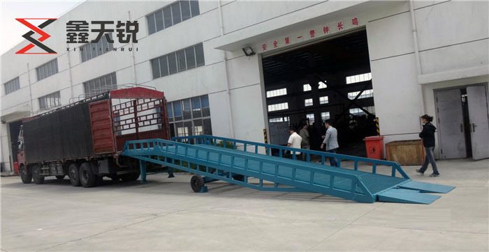 胡杨河移动式登车桥