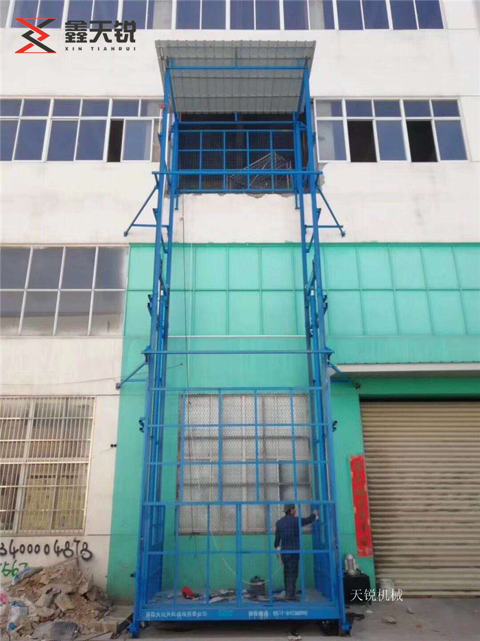 胡杨河室外导轨式升降机