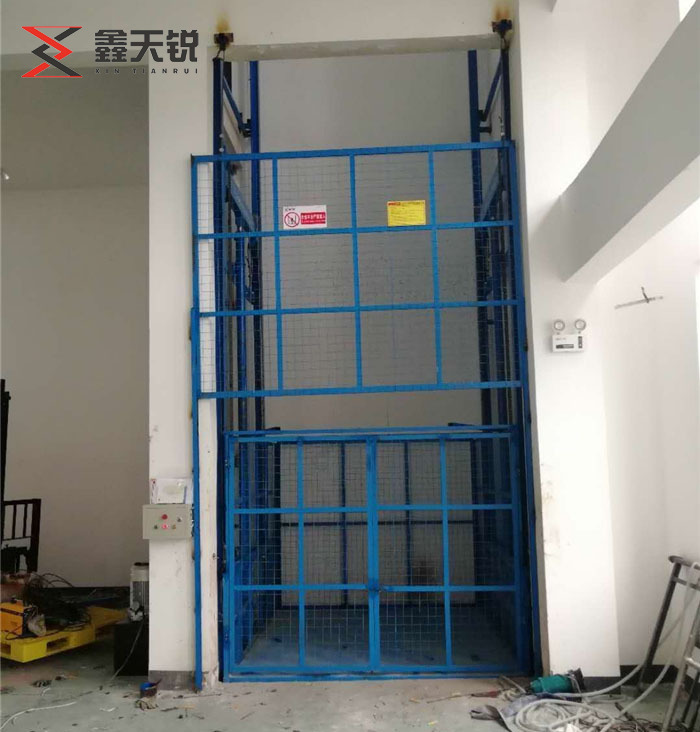 胡杨河导轨式升降货梯